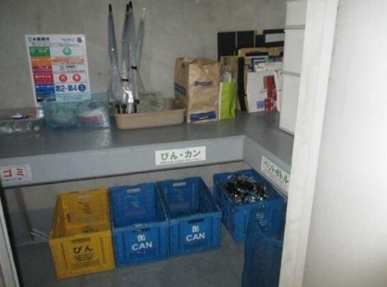 物件内観写真11　(ゴミ置場。)