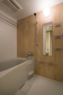 物件内観写真4　(浴室乾燥機付きバス。)