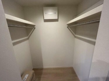 物件内観写真8　(ウォークインクローゼット完備。)