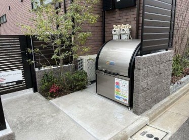 物件内観写真16　(敷地内ゴミ置き場完備！)