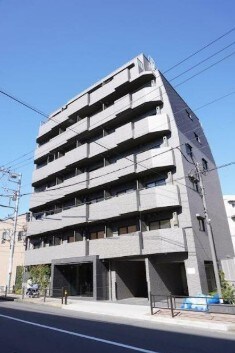 物件外観写真1　(鉄筋コンクリート造のがっちりとした建物。)