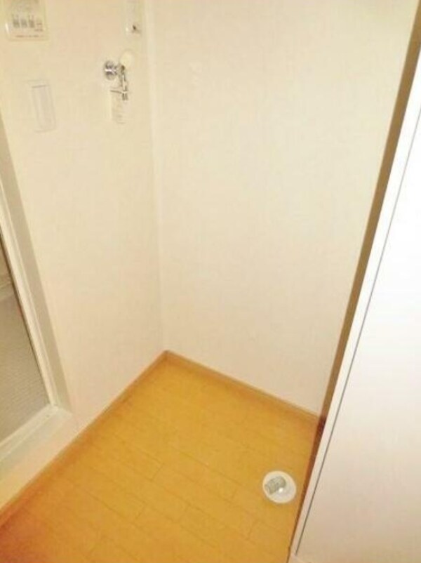 建物設備(室内洗濯機置き場。)
