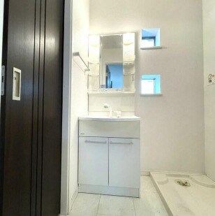 物件内観写真6　(嬉しい独立洗面台付き。)