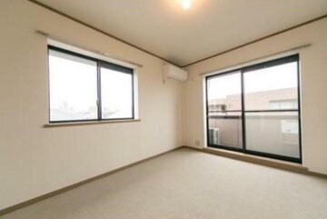 物件内観写真3　(6.5帖のきれいな洋室。)