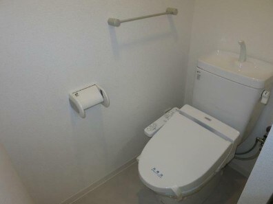 物件内観写真6　(温水洗浄便座。)