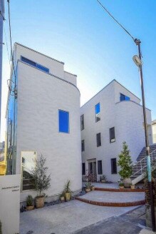 物件外観写真1　(落ち着いた雰囲気。)