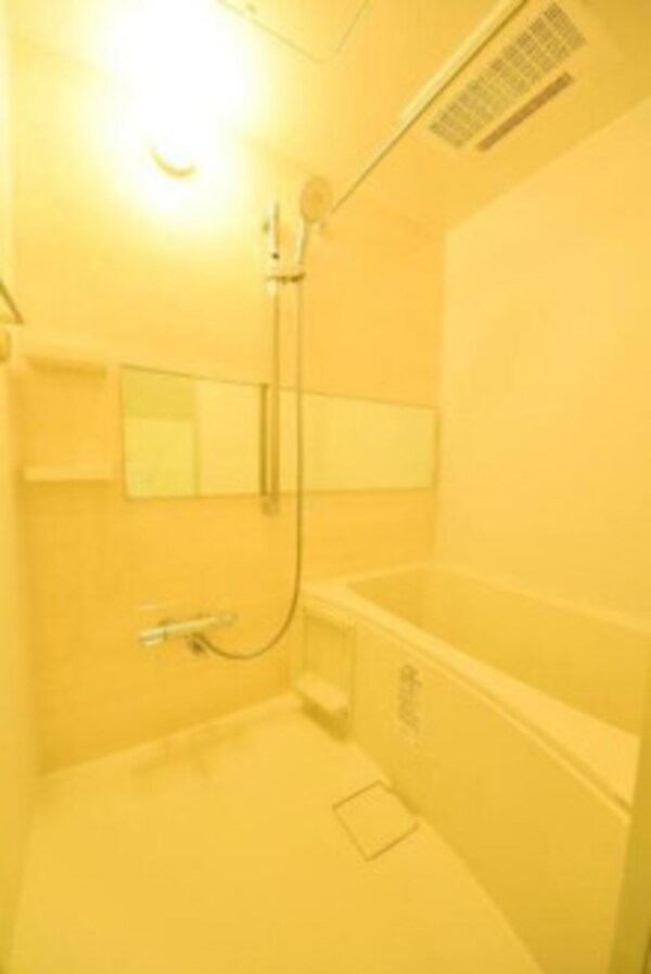 浴室(浴室乾燥機付きバス。)