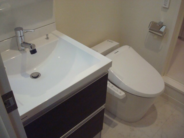 物件内観写真6　(嬉しい独立洗面台付き。)