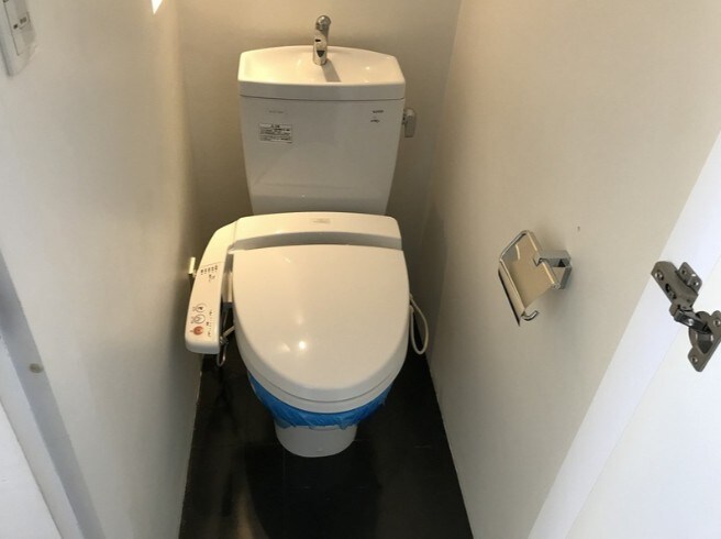 物件内観写真7　(温水洗浄便座。)