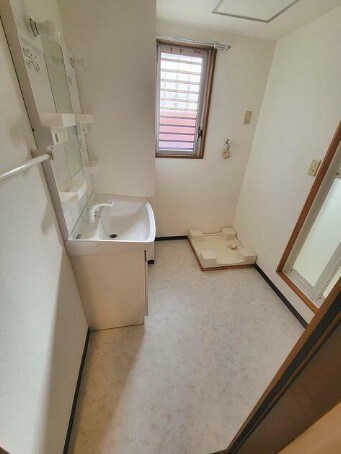 物件内観写真7　(嬉しい独立洗面台付き。)