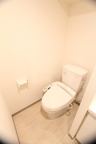 物件内観写真6　(温水洗浄便座。)