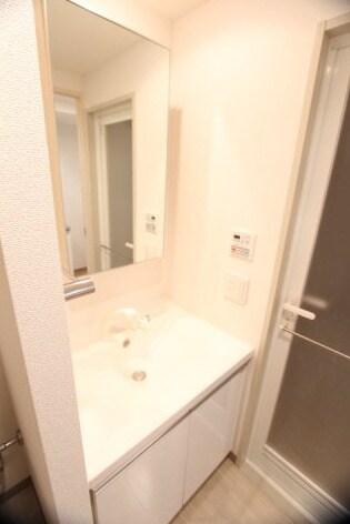 物件内観写真7　(嬉しい独立洗面台付き。)