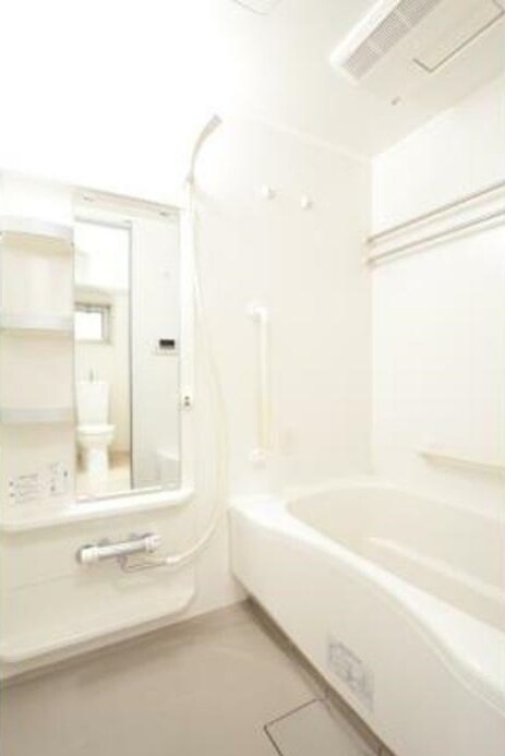 物件内観写真6　(追焚機能、浴室乾燥機付きバス。)