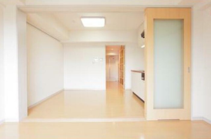 物件内観写真8　(きれいなフローリング。)