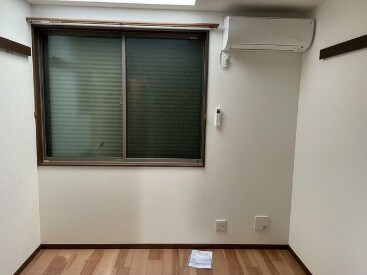 物件内観写真8　(きれいなフローリング。)