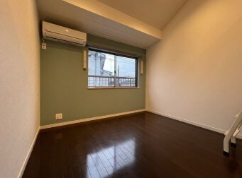 物件内観写真2　(6.0帖のきれいな洋室。)