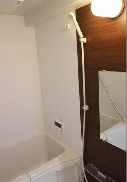 物件内観写真6　(追い焚き・浴室乾燥機付きバス。)