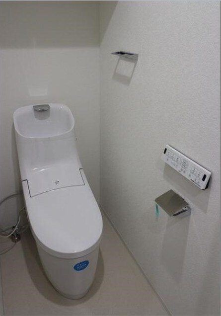 物件内観写真7　(温水洗浄便座。)