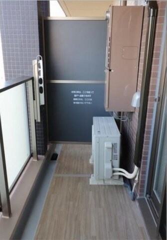 物件内観写真9　(東向きのバルコニー。)