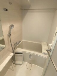 物件内観写真4　(浴室乾燥機付きバス。)