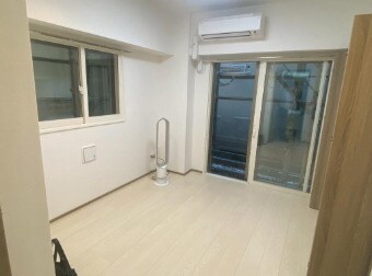 物件内観写真2　(明るい洋室！)