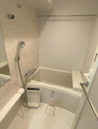 物件内観写真4　(浴室乾燥機付きバス。)