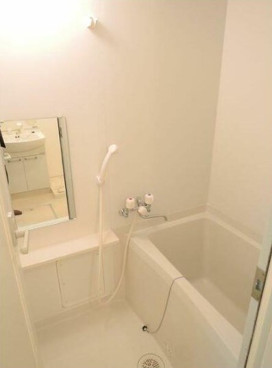 物件内観写真4　(浴室乾燥機付きバス。)