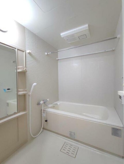 物件内観写真5　(浴室乾燥機付きバス。)