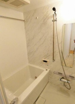 物件内観写真4　(追い焚き機能、浴室乾燥機付きバス。)