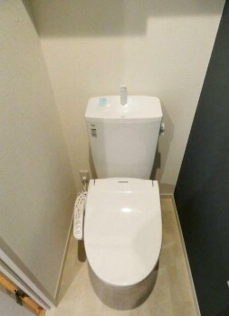 物件内観写真5　(温水洗浄便座。)