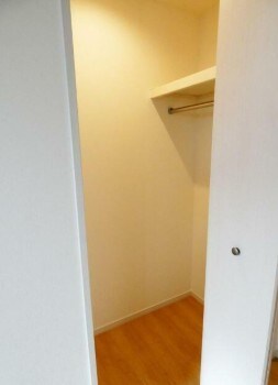 物件内観写真9　(ウォークインクローゼット完備。)