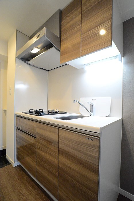 物件内観写真5　(2口コンロのシステムキッチン。)