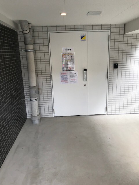 物件内観写真25　(ゴミ置場。)