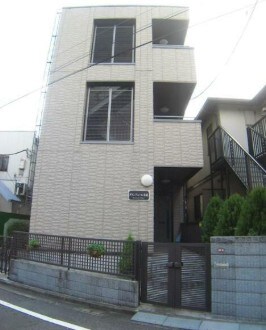 物件外観写真1　(鉄筋コンクリート造のがっちりとした建物。)