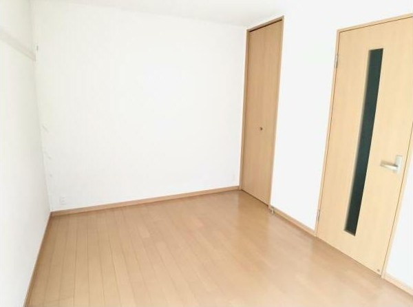 物件内観写真3　(明るい洋室！)