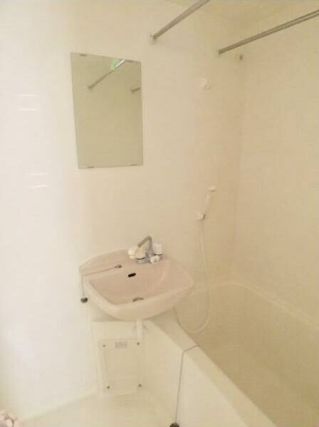 物件内観写真5　(バストイレ別！)