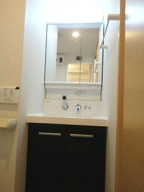 物件内観写真7　(うれしい独立洗面台。)