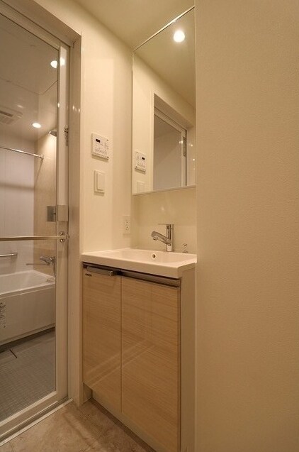 物件内観写真7　(嬉しい独立洗面台付き。)