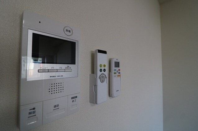 物件内観写真8　(モニター付きインターホンで防犯面も安心です！)