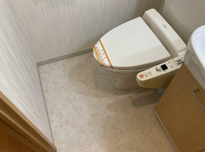 物件内観写真8　(温水洗浄便座。)