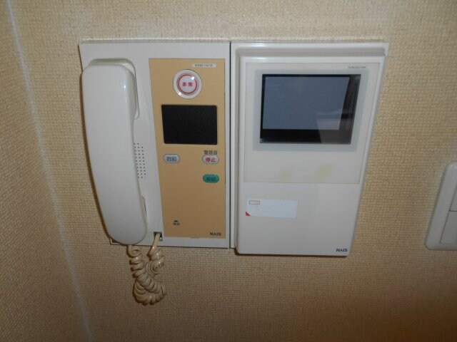 物件内観写真10　(モニター付きインターホンで防犯面も安心です！)