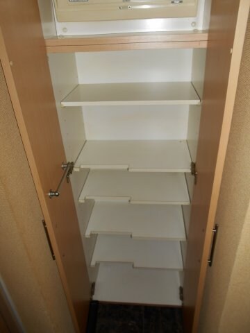 物件内観写真17　(シューズボックス完備。)