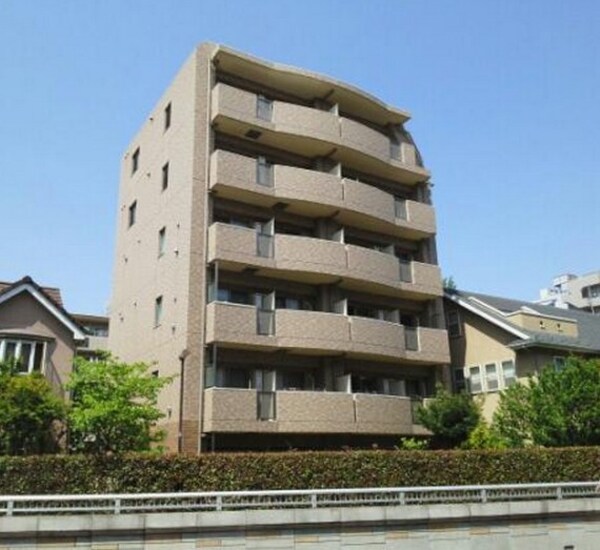 外観(鉄筋コンクリート造のがっちりとした造り。)