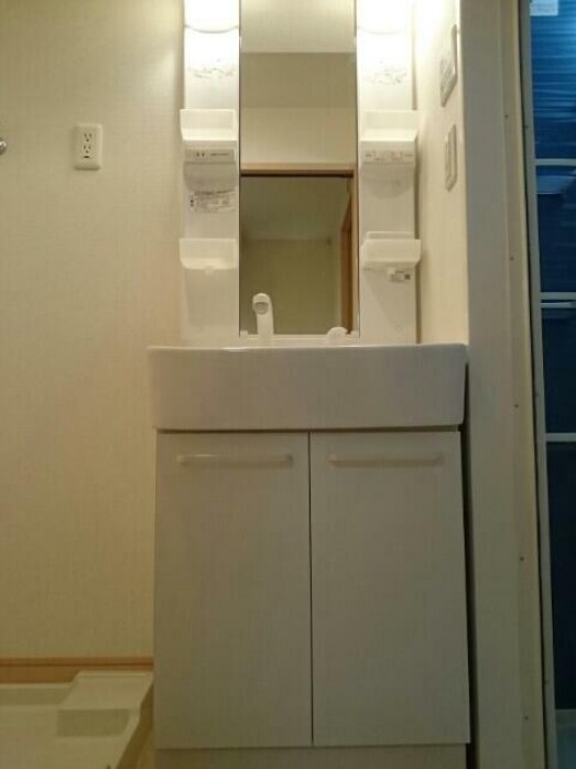 物件内観写真5　(うれしい独立洗面台。)