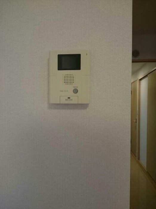 物件内観写真10　(モニター付きインターホン完備。)