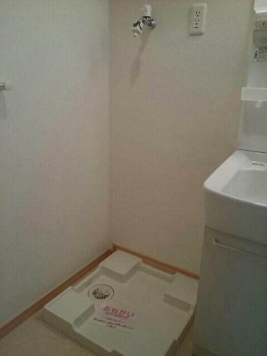 物件内観写真13　(室内洗濯機置場。)