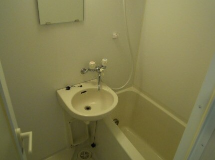 物件内観写真6　(追い焚き機能付きバス。)