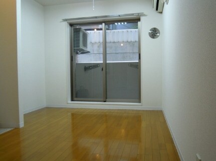 物件内観写真14　(明るい洋室！)