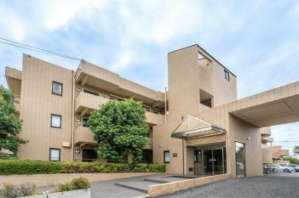 外観(鉄筋コンクリート造のがっちりとした建物。)