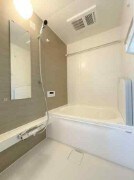 物件内観写真4　(浴室乾燥機付きバス。)